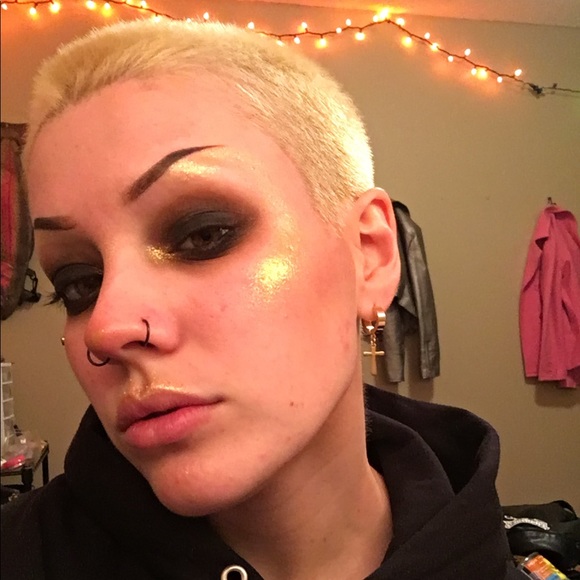 Meet your Posher, Chloe - Picture 3 of 8